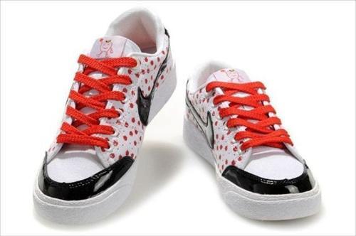 aj鞋女吃瓜,一场关于潮流与话题的“吃瓜”盛宴-第1张图片-网曝911黑料热点事件