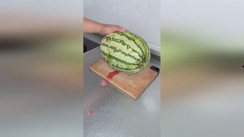 太热吃瓜,清凉一夏的消暑秘籍-第2张图片-网曝911黑料热点事件