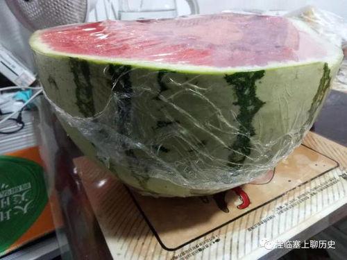 银川男孩吃瓜,吃瓜瞬间引发网友热议-第2张图片-网曝911黑料热点事件