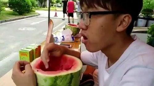 吃瓜体育生救人,体育生勇救落水生命-第1张图片-网曝911黑料热点事件