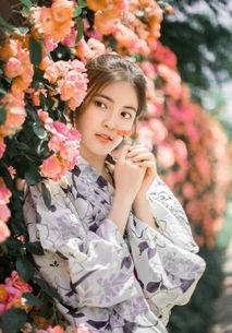 和服女孩吃瓜曝光,网络曝光引发热议-第2张图片-网曝911黑料热点事件